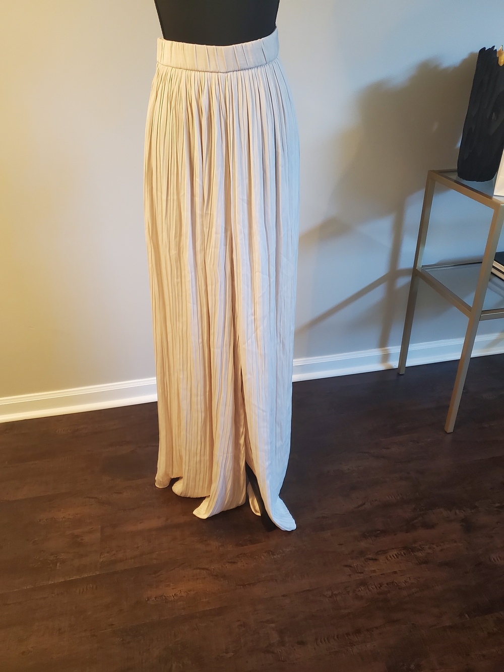 Women's Cream Pleated Pant